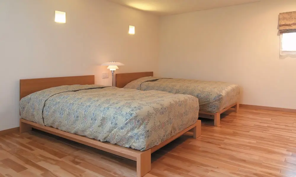 無垢材 ベッドフレーム <br>モデルノ