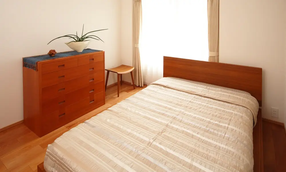 無垢材 ベッドフレーム <br>モデルノ