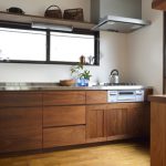 「古き良き日本の住宅に溶け込む無垢材オーダーキッチン」