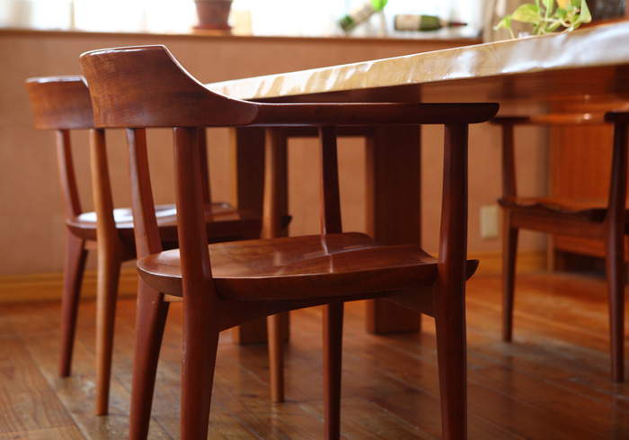 一枚板テーブルにはどのような椅子が合うか｜オーダー家具「家具蔵 