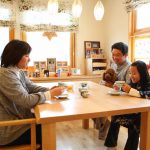 3人で使用するのに丁度良いサイズのテーブルとは？