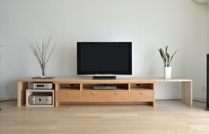 なぜテレビボードは「TVより大きめのもの」を選ぶのが良いのか