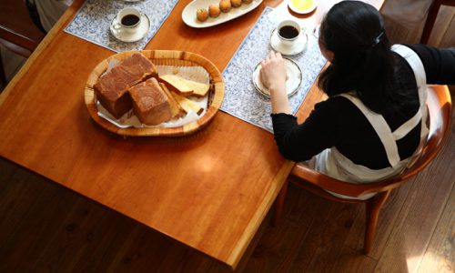 「家族の風景」をつくる無垢材家具