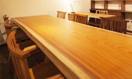 一枚板テーブルは無塗装で使用しても良いのか？