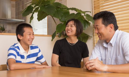 無垢材の木目がつくる癒し効果とは