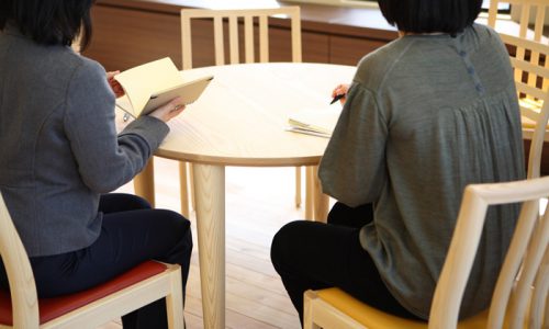 ダイニングテーブルの高さの「標準」と「適切な高さ」は違う？