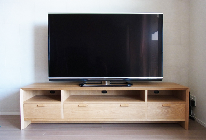 大型テレビの適切な「視聴距離」とは？｜オーダー家具「家具蔵（カグラ）」 [2021年10月22日]