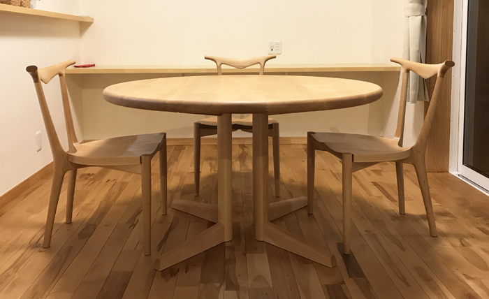 ラウンドテーブルはどのくらいの大きさを選ぶべきか｜オーダー家具「家具蔵（カグラ）」 [2021年06月07日]